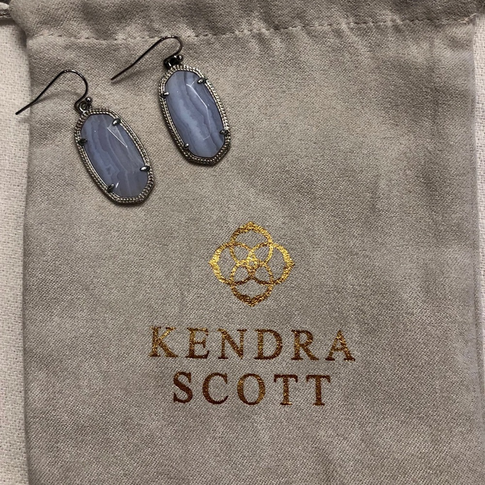 Small Kendra Scott drop earrings